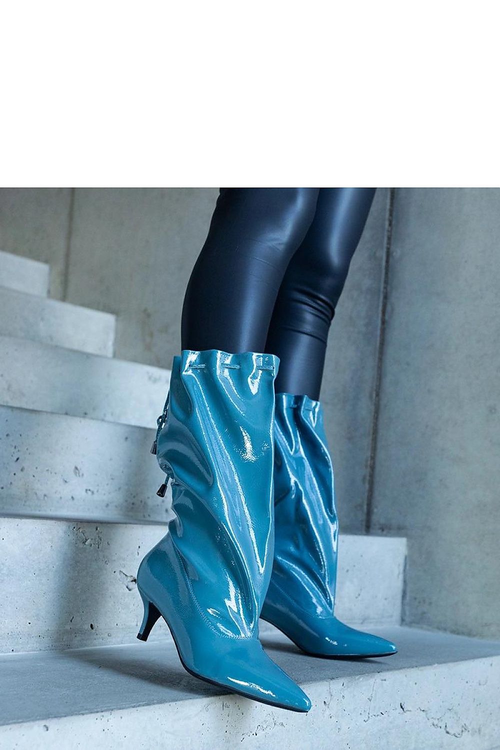 Batai su kulnu model 204742 Solea