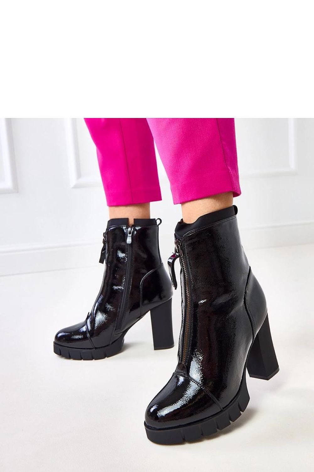  Batai su kulnu model 217947 Solea 