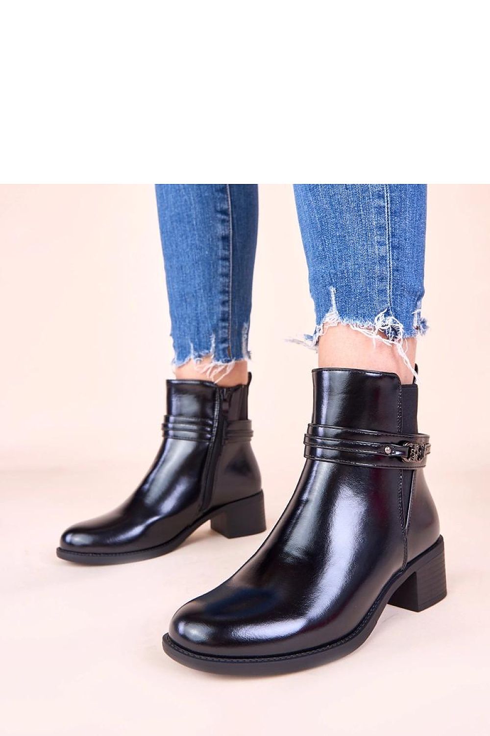  Batai su kulnu model 222370 Solea 